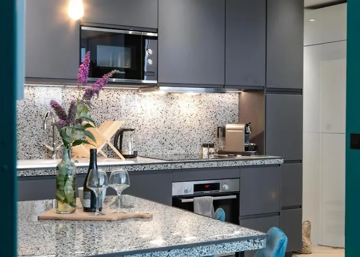 Astoria An Urban إيكس ليه با